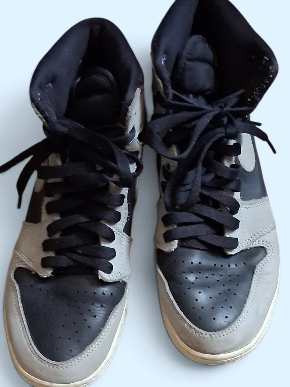 Jordan Kids High-Top Sneakers in Black and Gray size 6
